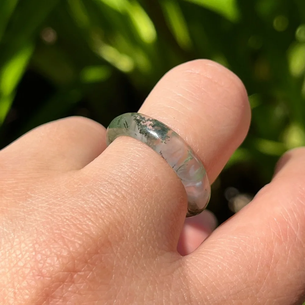 Size 7.5 natural moss agate band‎ ring